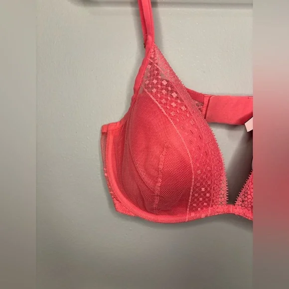 Incredible by Victoria’s Secret Plunge Bra size 38C pink lace lightly lined - Picture 3 of 8
